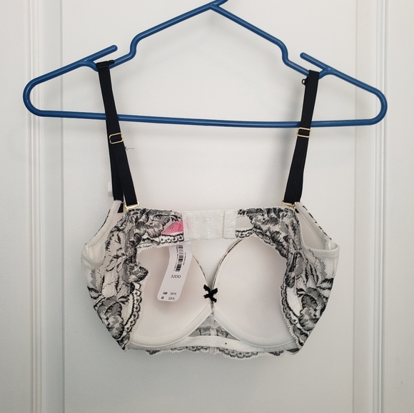 Beyond Sexy Bra - Picture 2 of 4